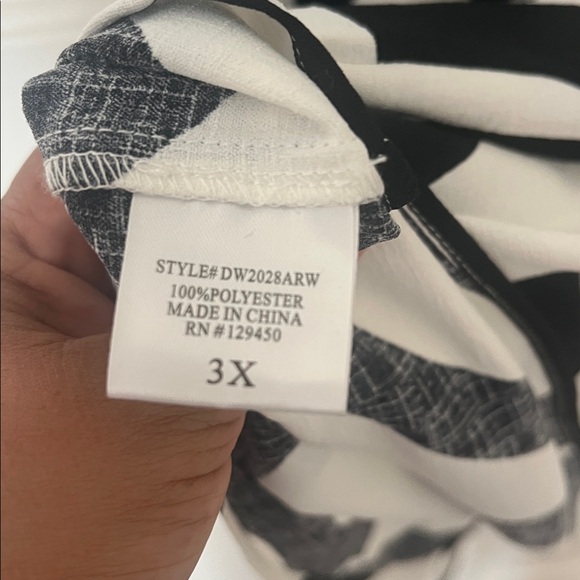 NWT black/white dress size 3X by Fred David. Wear straight or with tie. 26x46 - Picture 6 of 6